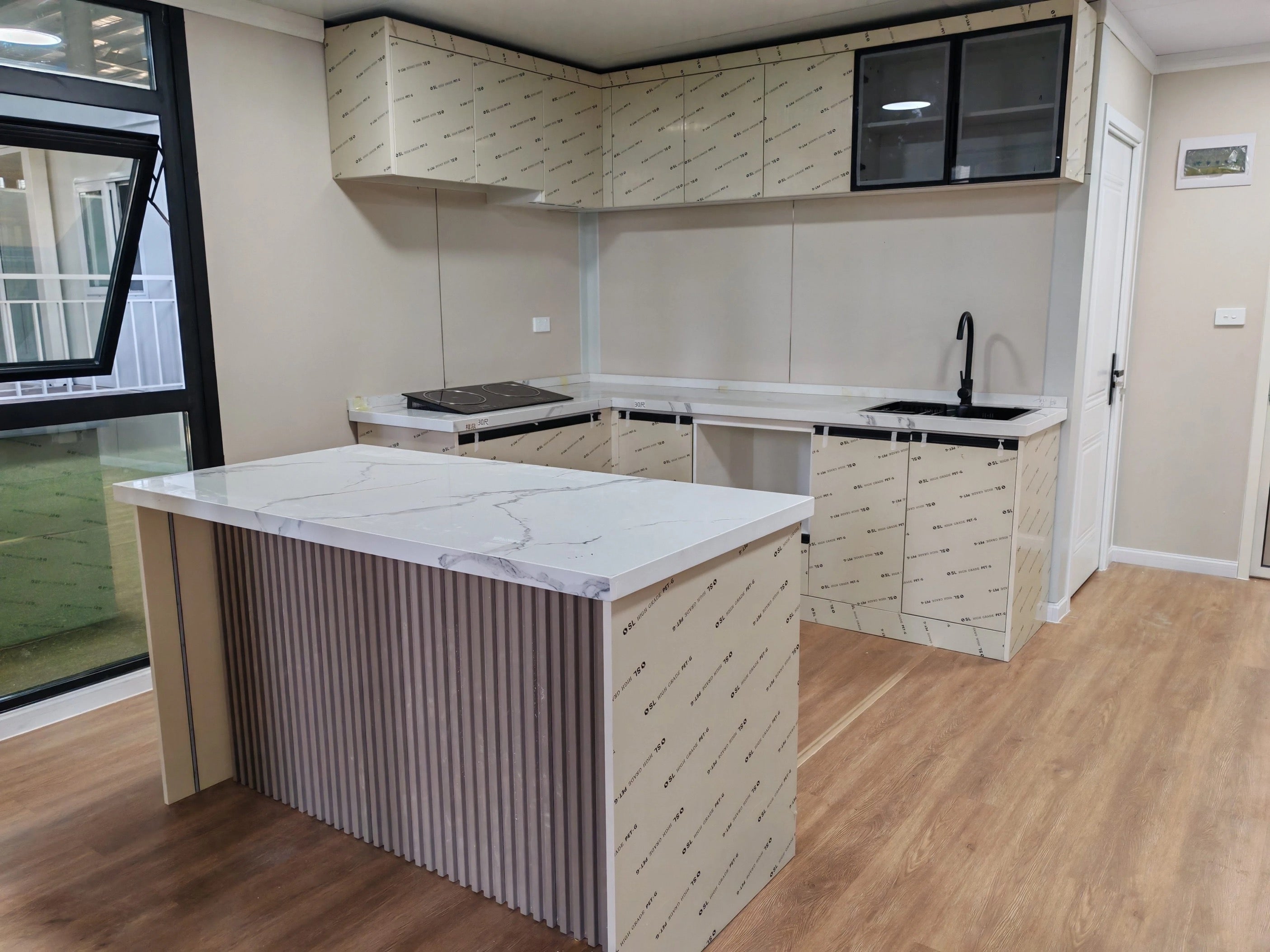 Modulinis namelis + terasa + lenktas stogas 37m²