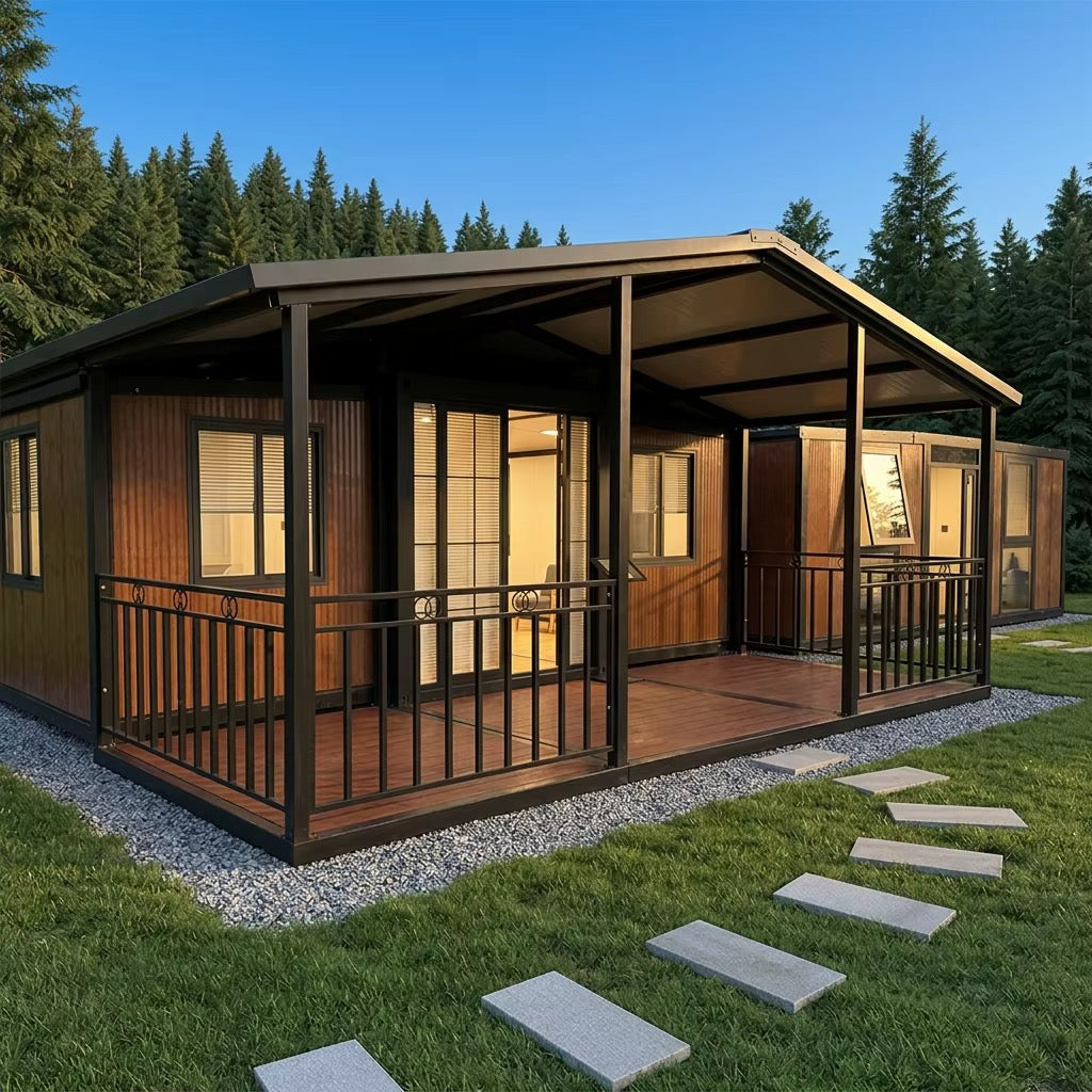 37 m² modulinis namelis su terasa ir lenktu stogu – pritaikytas žiemai