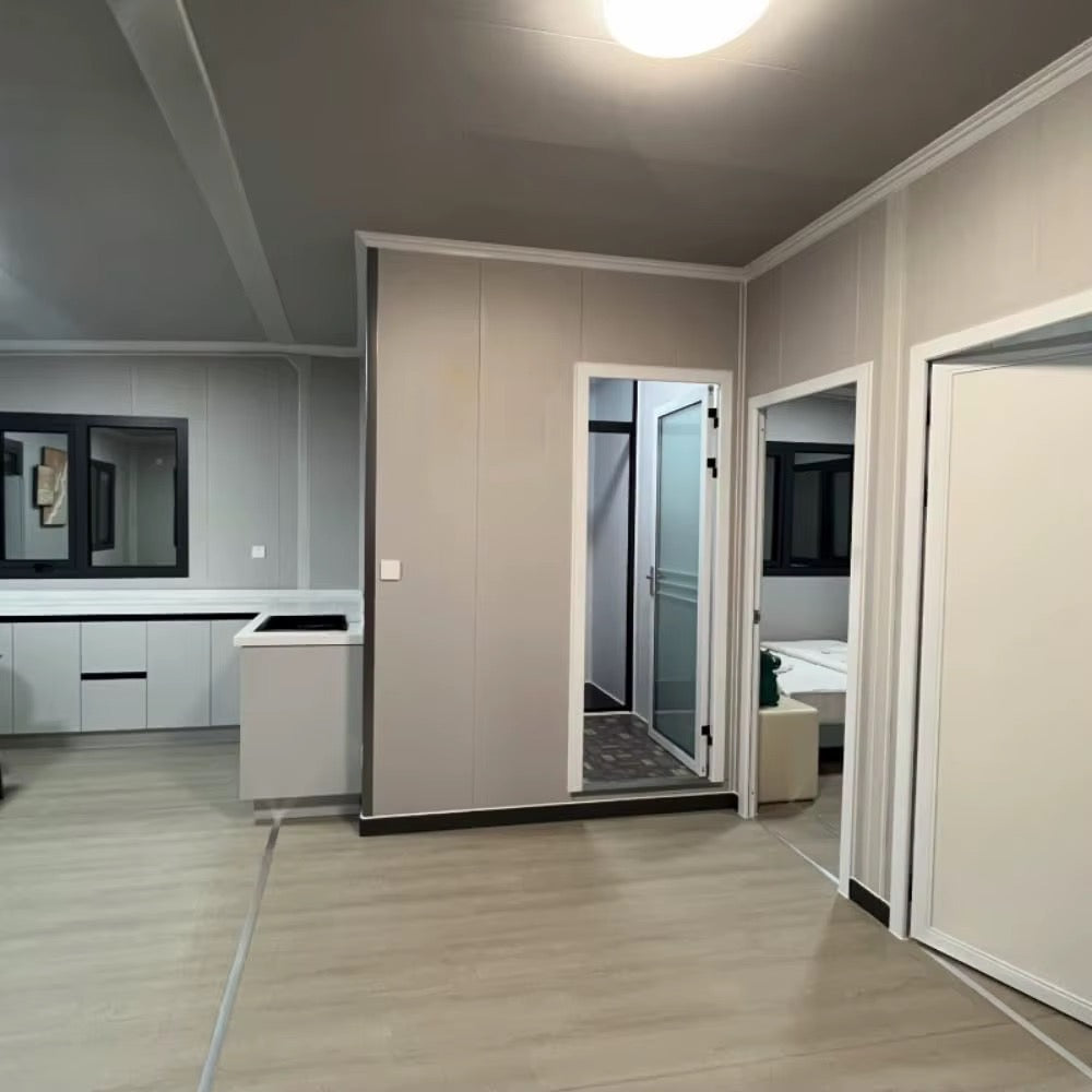 57 m² modulinis namelis su terasa ir lenktu stogu – pritaikytas žiemai